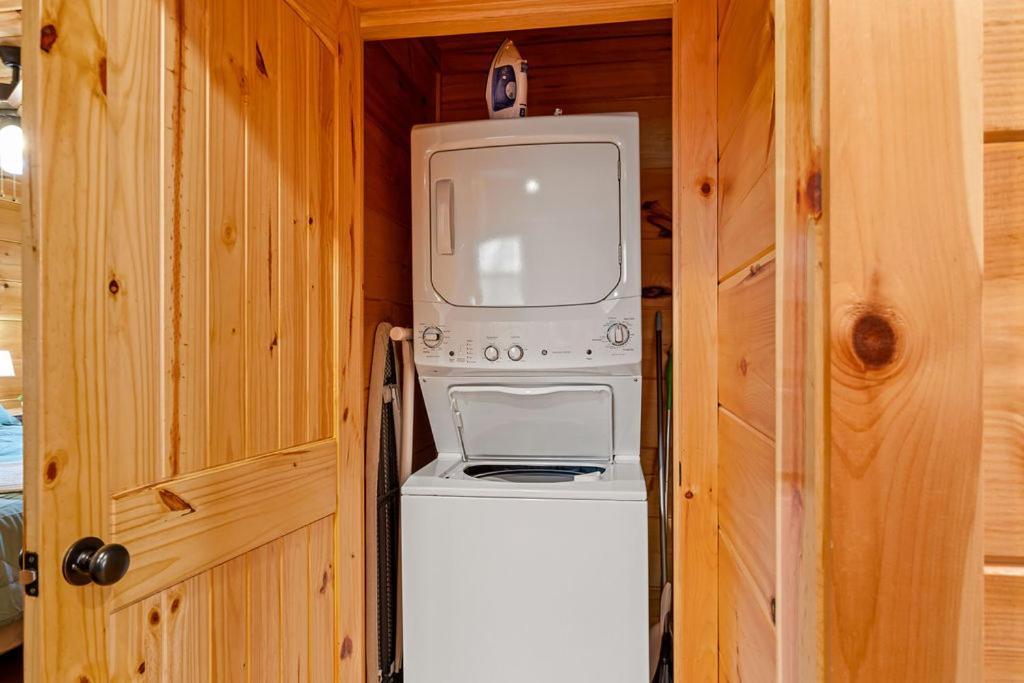 Bobcat Den By Eden Crest Villa Gatlinburg Exterior foto
